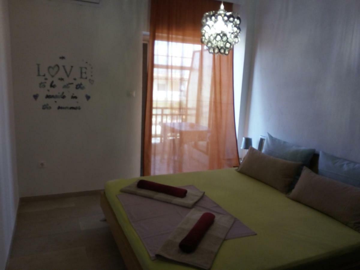 Jonnys Ferienwohnung Peraía Esterno foto