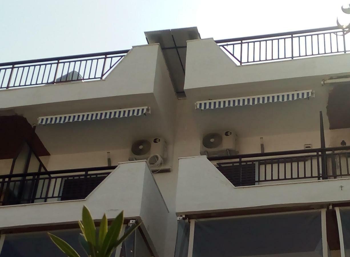 Jonnys Ferienwohnung Peraía Esterno foto